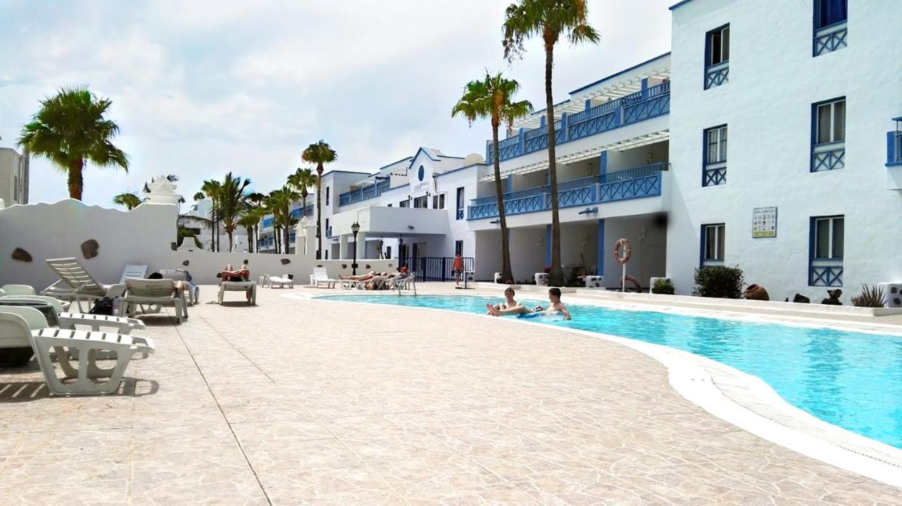 Aguazul - A Pie De Piscina Y Vistas Al Mar Apartman Puerto del Carmen  Kültér fotó