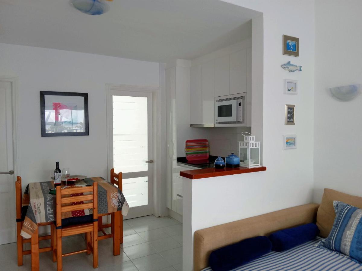 Aguazul - A Pie De Piscina Y Vistas Al Mar Apartman Puerto del Carmen  Kültér fotó