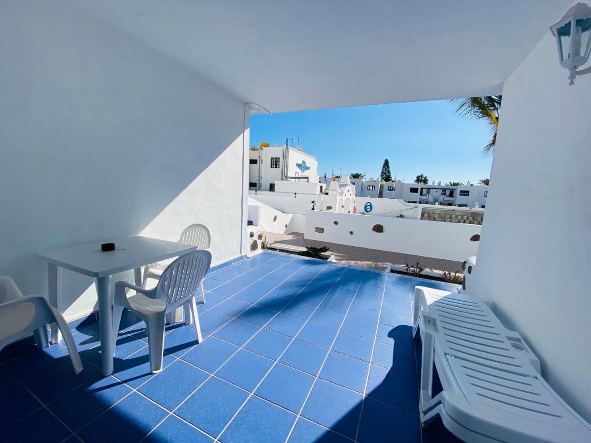 Aguazul - A Pie De Piscina Y Vistas Al Mar Apartman Puerto del Carmen  Kültér fotó