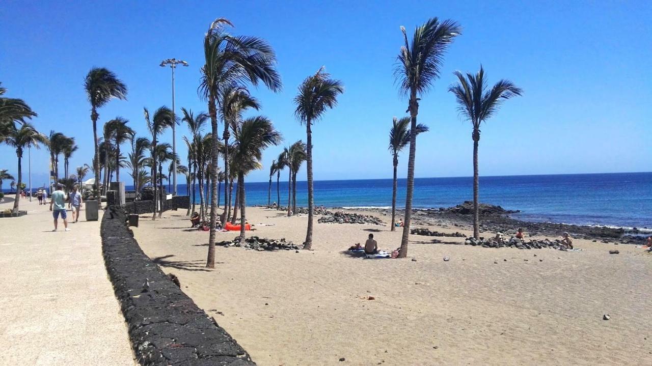 Aguazul - A Pie De Piscina Y Vistas Al Mar Apartman Puerto del Carmen  Kültér fotó