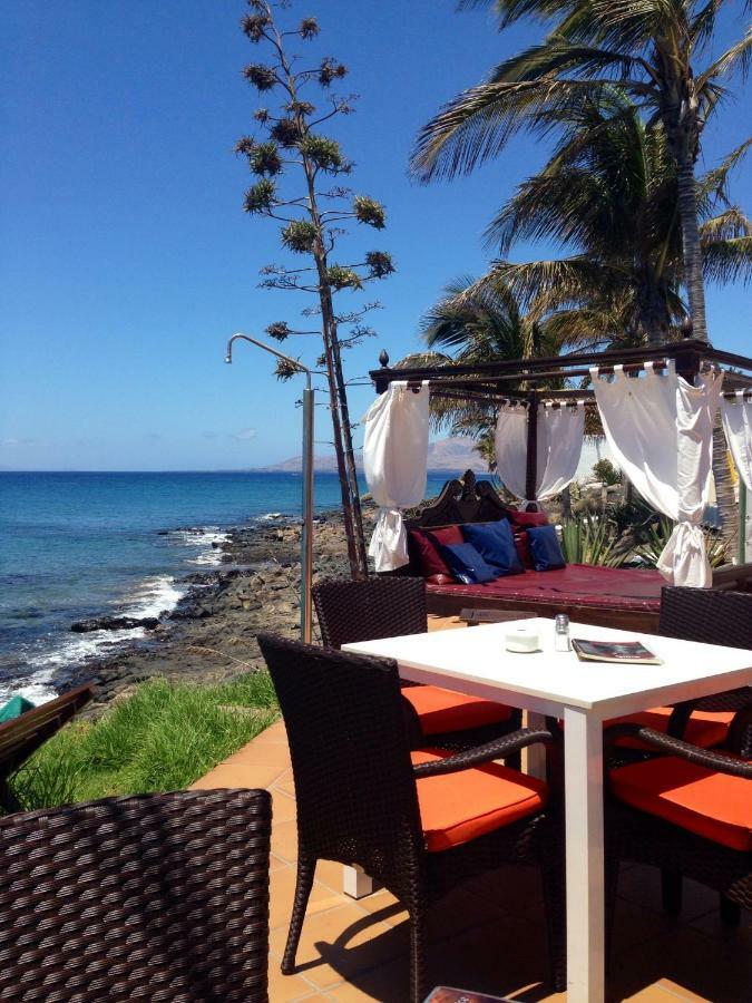 Aguazul - A Pie De Piscina Y Vistas Al Mar Apartman Puerto del Carmen  Kültér fotó